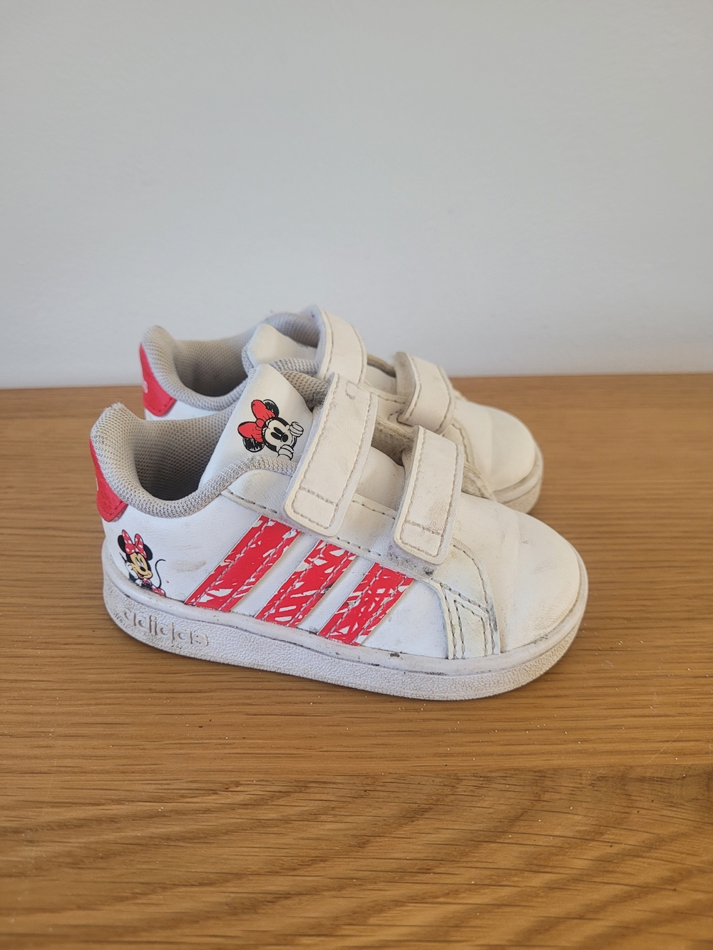 adidas x Disney White Kids Sneakers Minnie Mouse Size 4 Toddler Baby Girl Velcro